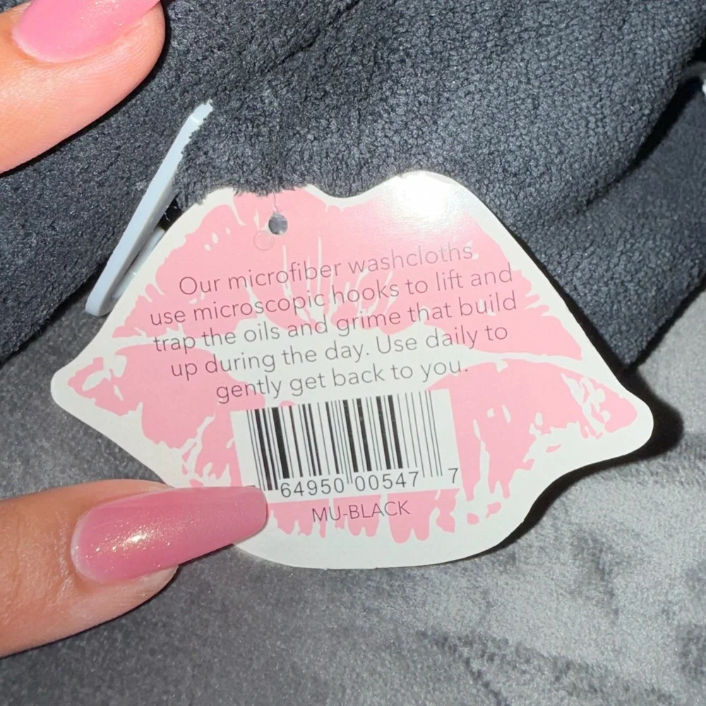 NWT | MakeUp Eraser Black Wash Cloth Set - Picture 3 of 3